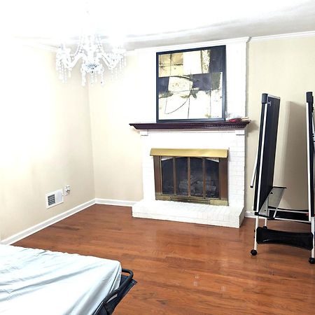 Centrally Located Spacious Abode ชาร์ล็อต ภายนอก รูปภาพ